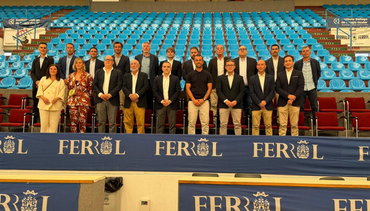 Imagen de la nueva junta directiva de O Parrulo