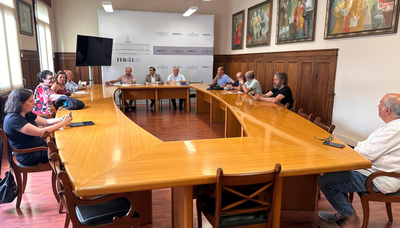 Un instante de la asamblea, presidida por José Manuel Rey Varela