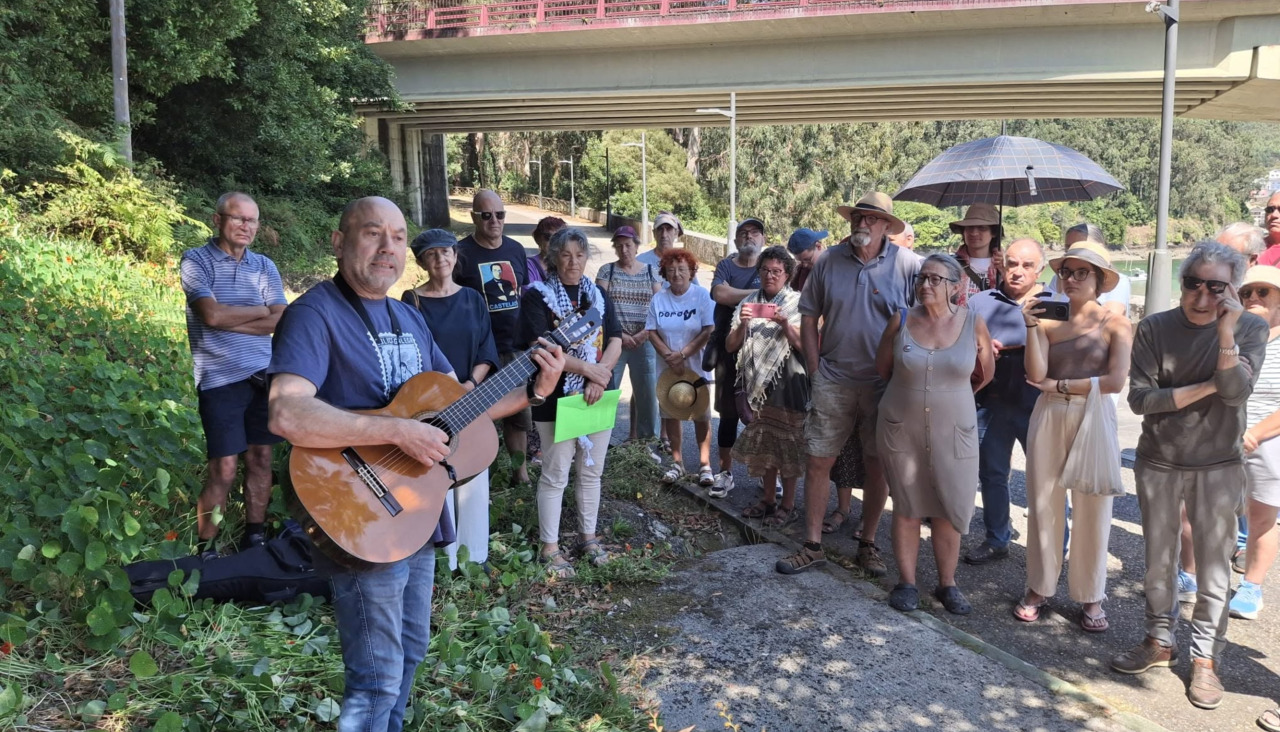 Andrés Rodríguez con parte do cento de persoas asistentes ao acto final do ano pasado que, coma sempre, convida á participación activa de todo o mundo