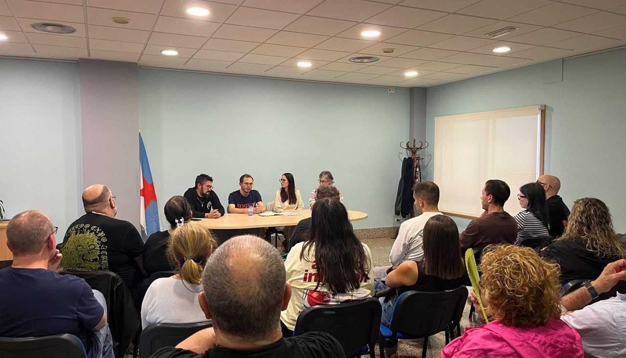 Un momento de la asamblea local del BNG cariñés
