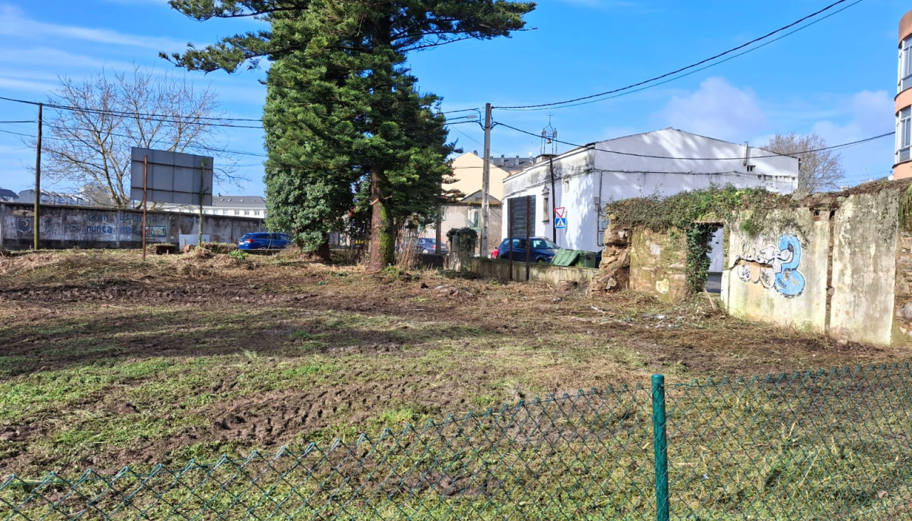 Parcela que acogerá el centro de salud de San Xoán