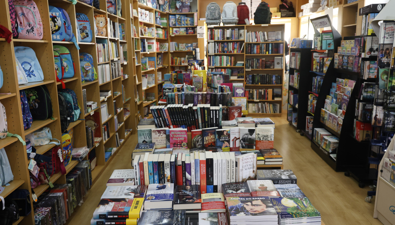 La librería Day reanuda en Narón su calendario de eventos literarios ...