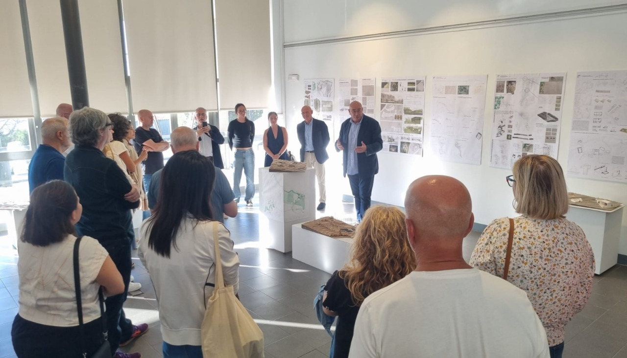 Instante del acto de inauguración de la muestra