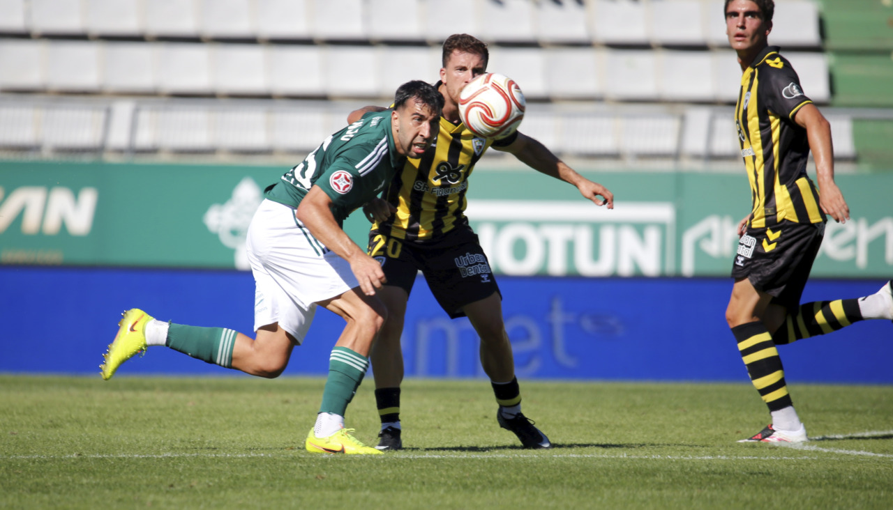 Monjonell, futbolista del Racing de Ferrol: “Somos un grupo competitivo ...