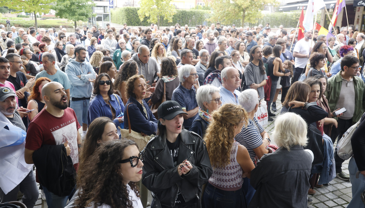 concentración na praza de Amada García polo dereito á vivenda