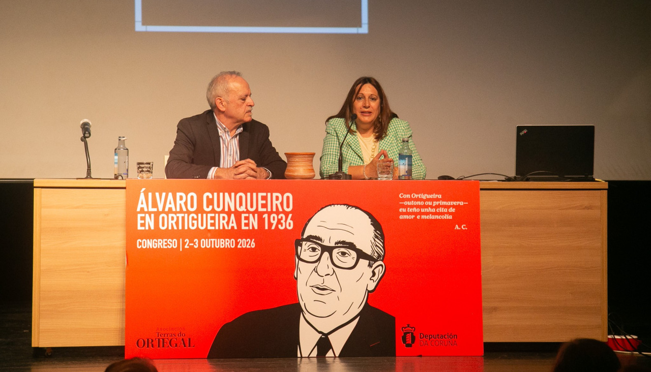 O presidente de Terras do Ortegal coa deputada de Cultura na clausura