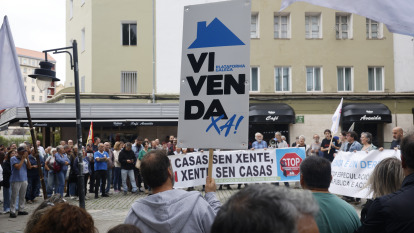 concentración na praza de Amada García polo dereito á vivenda