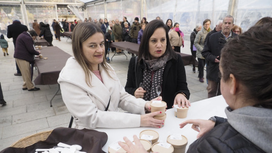 San Julián degustación arroz con leche en la plaza de Constitución
