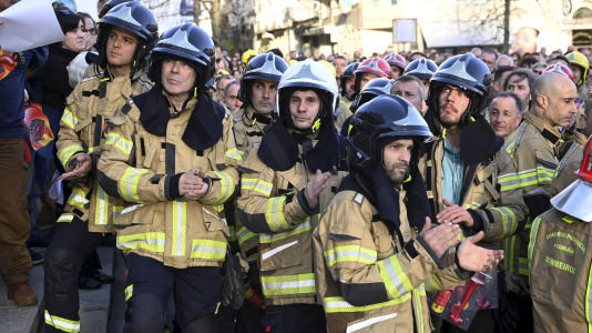 Concentración bomberos en Armas