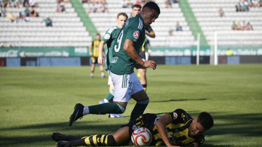 partido de fútbol entre el Racing y el Barakaldo