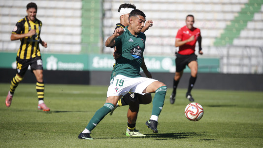 partido de fútbol entre el Racing y el Barakaldo