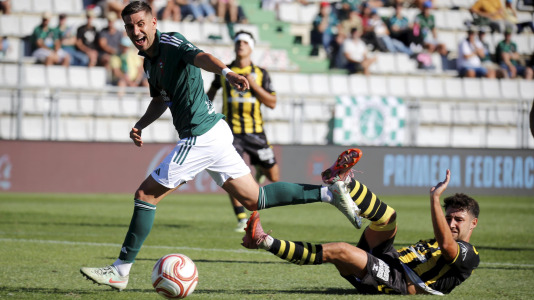 partido de fútbol entre el Racing y el Barakaldo