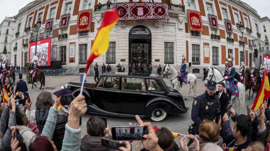 La princesa Leonor jura la Constitución por su 18 cumpleaños (1)