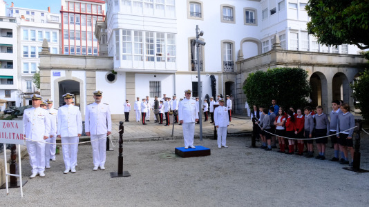 Izado de bandera en Capitania (Daniel Alexandre) (14)