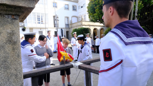 Izado de bandera en Capitania (Daniel Alexandre) (8)