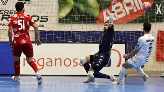 Fútbol sala. O Parrulo contra El Pozo