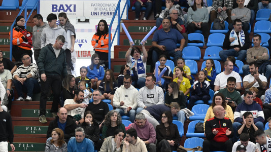 Fútbol sala. O Parrulo contra El Pozo