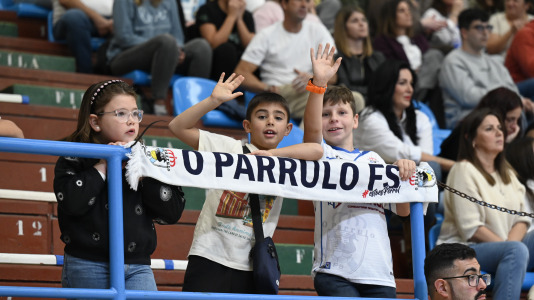 Fútbol sala. O Parrulo contra El Pozo