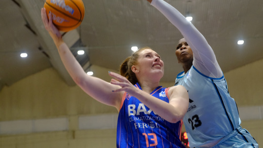 Pabellón A Malata baloncesto Baxi contra IDK Euskotren
