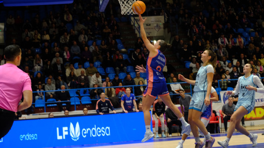 Pabellón A Malata baloncesto Baxi contra IDK Euskotren