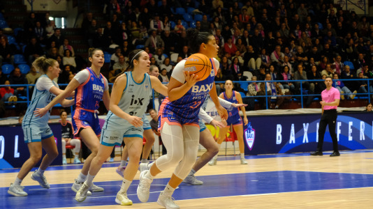 Pabellón A Malata baloncesto Baxi contra IDK Euskotren