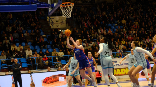 Pabellón A Malata baloncesto Baxi contra IDK Euskotren