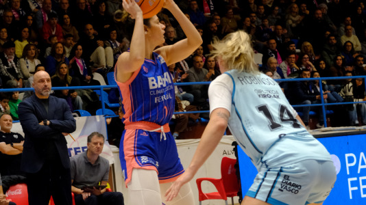 Pabellón A Malata baloncesto Baxi contra IDK Euskotren