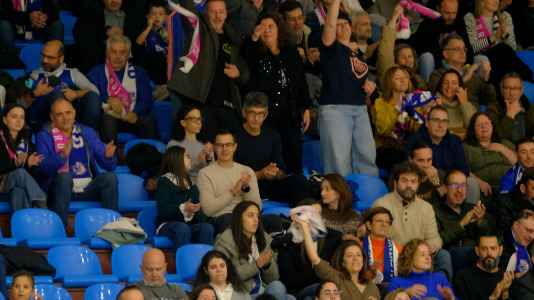 Pabellón A Malata baloncesto Baxi contra IDK Euskotren