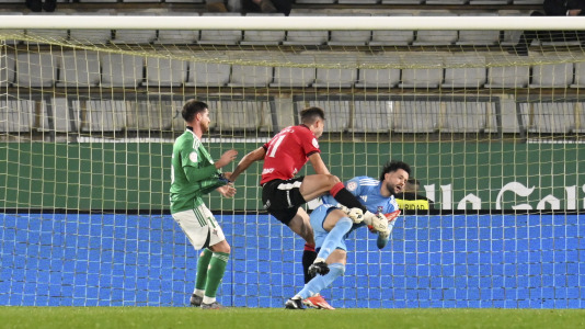 Fútbol. Racing contra Mérida
