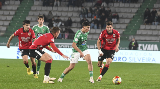 Fútbol. Racing contra Mérida