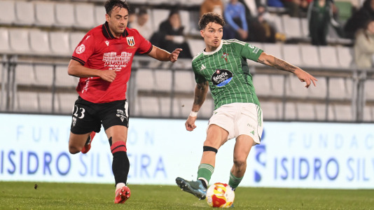 Fútbol. Racing contra Mérida