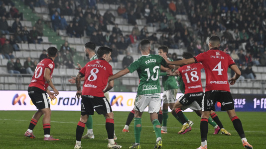 Fútbol. Racing contra Mérida