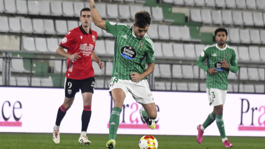 Fútbol. Racing contra Mérida