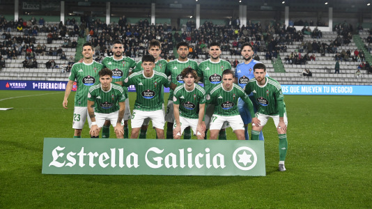 Fútbol. Racing contra Mérida