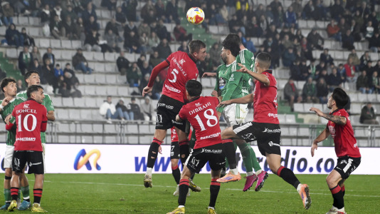 Fútbol. Racing contra Mérida