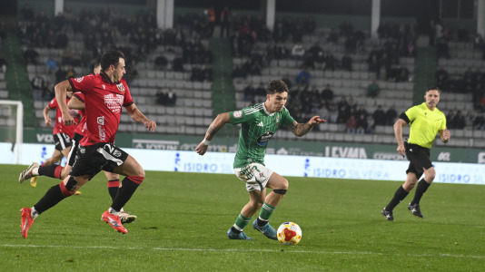Fútbol. Racing contra Mérida