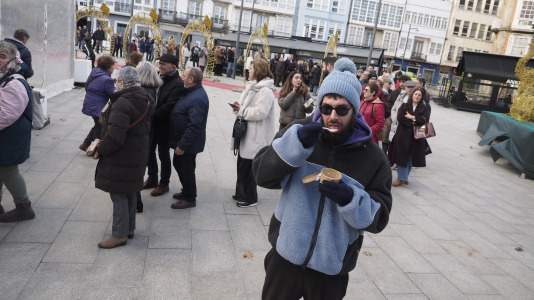 San Julián degustación arroz con leche en la plaza de Constitución