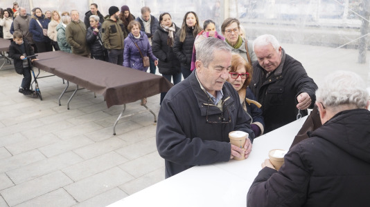 San Julián degustación arroz con leche en la plaza de Constitución