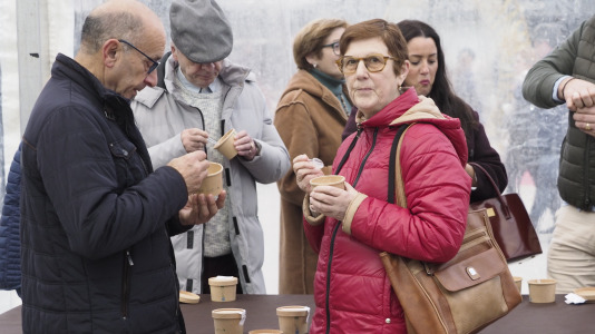 San Julián degustación arroz con leche en la plaza de Constitución