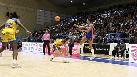 Baloncesto. Baxi Ferrol contra Cadí La Seu
