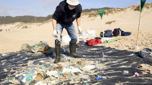 Limpieza playa de Doniños