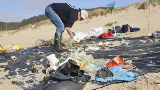 Limpieza playa de Doniños