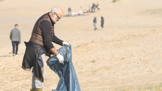Limpieza playa de Doniños