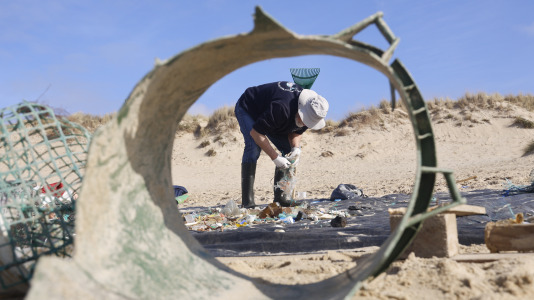 Limpieza playa de Doniños