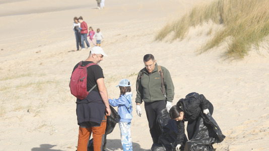 Limpieza playa de Doniños
