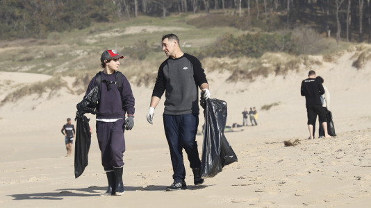 Limpieza playa de Doniños