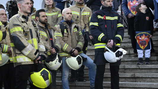 Concentración bomberos en Armas