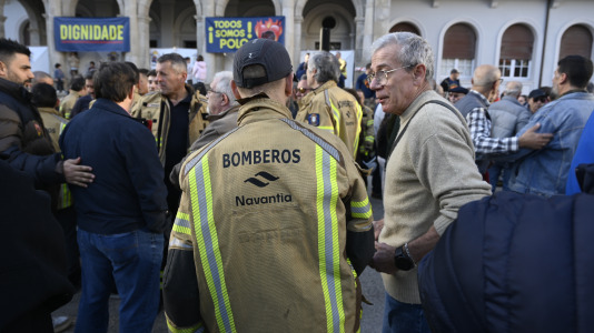Concentración bomberos en Armas