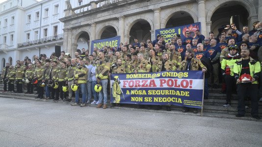 Concentración bomberos en Armas