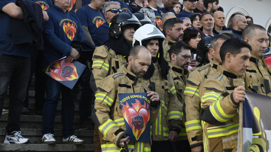 Concentración bomberos en Armas